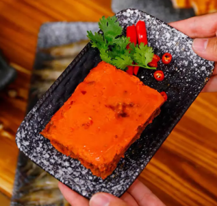 如何慧眼識牛油紅油底料？秘訣在手，美味即成半！
