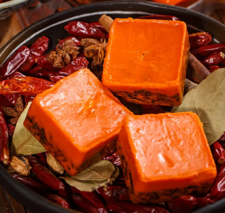 如何平衡火鍋底料貼牌的味道與營(yíng)銷(xiāo)，雙贏策略揭秘？