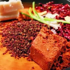 揭秘火鍋美味秘訣：紅油加工獨(dú)特在哪？